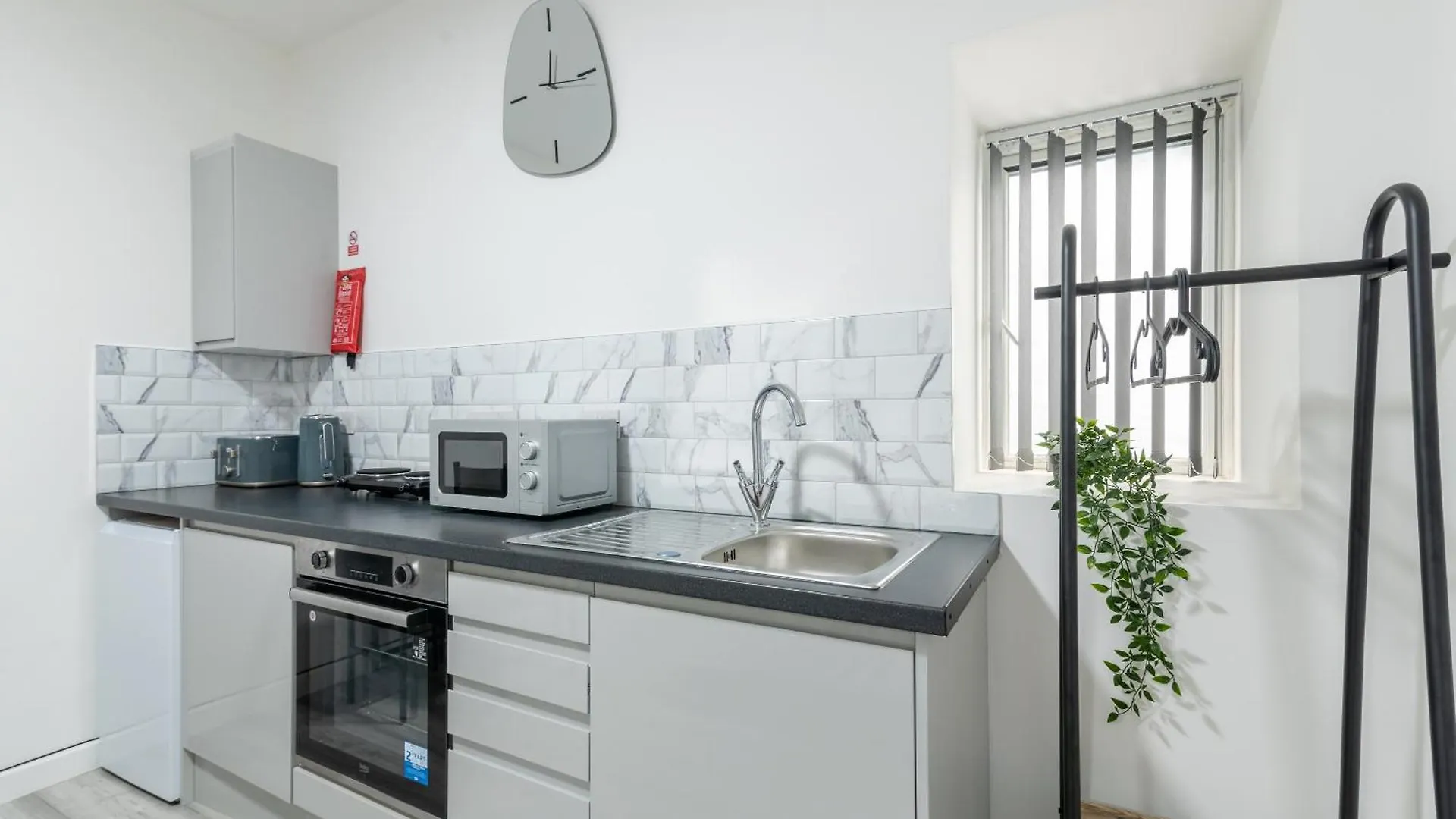 Cosy Cardiff Apartments - Garden Lounge