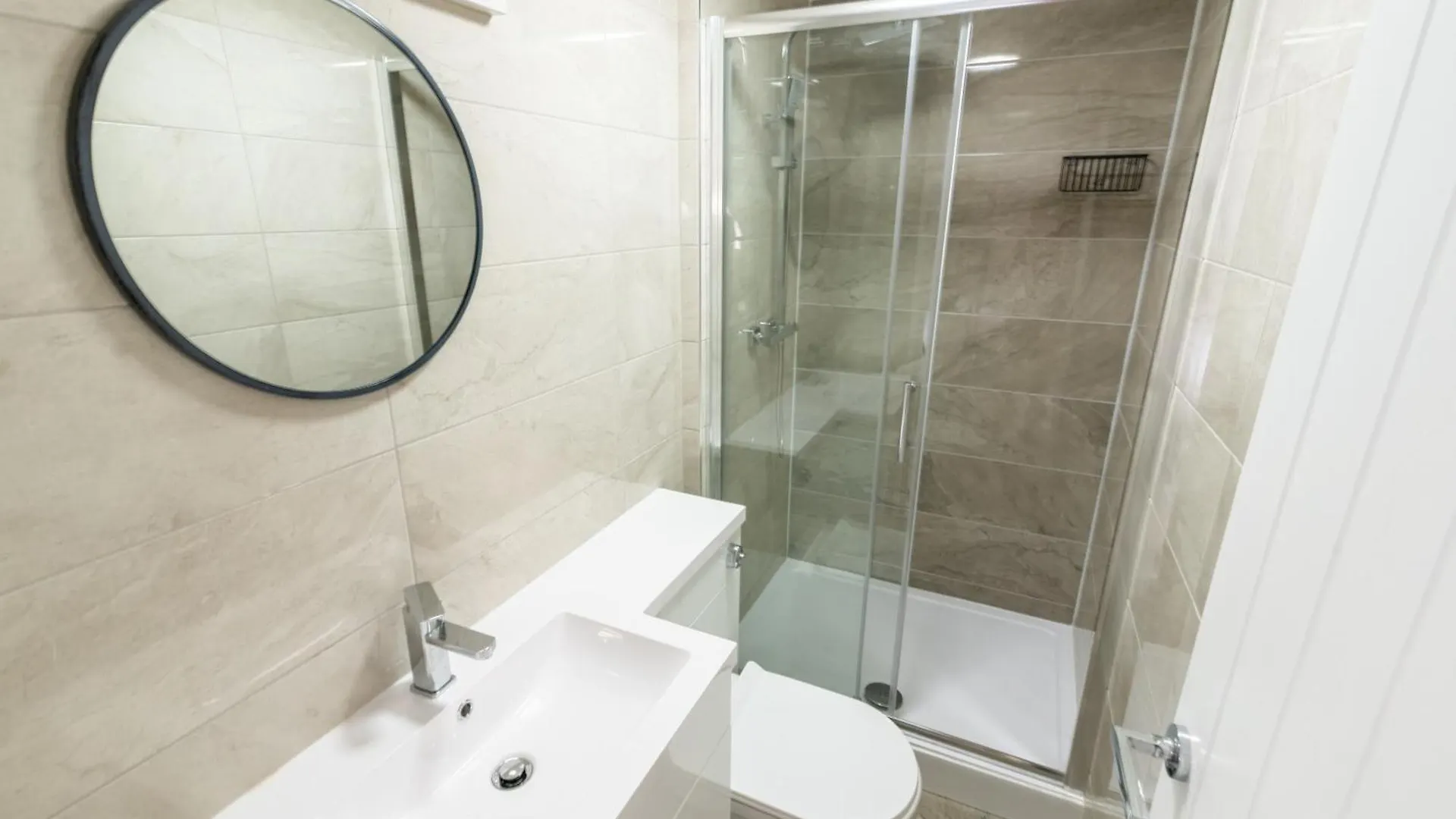 Cosy Cardiff Apartments - Garden Lounge 0*,  בריטניה