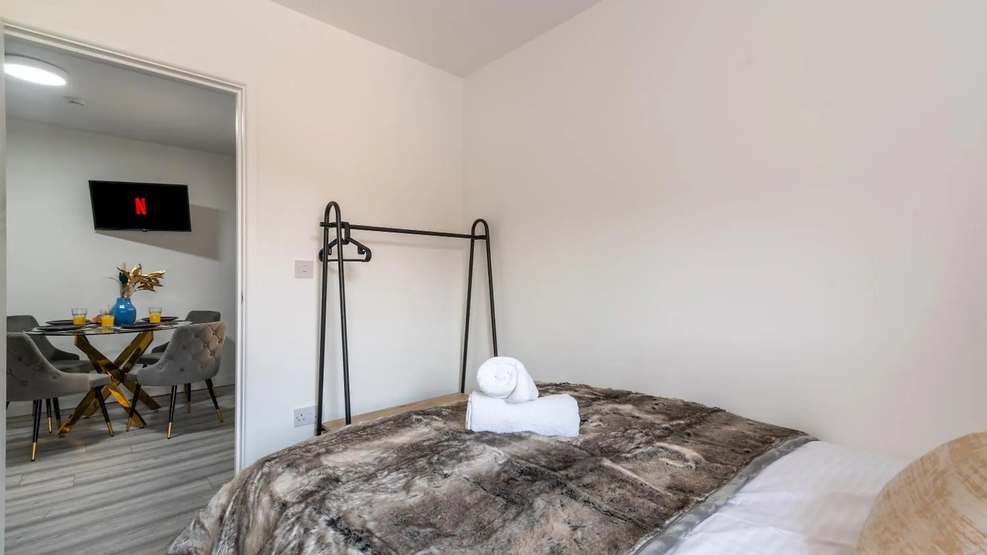 Cosy Cardiff Apartments - Garden Lounge בריטניה