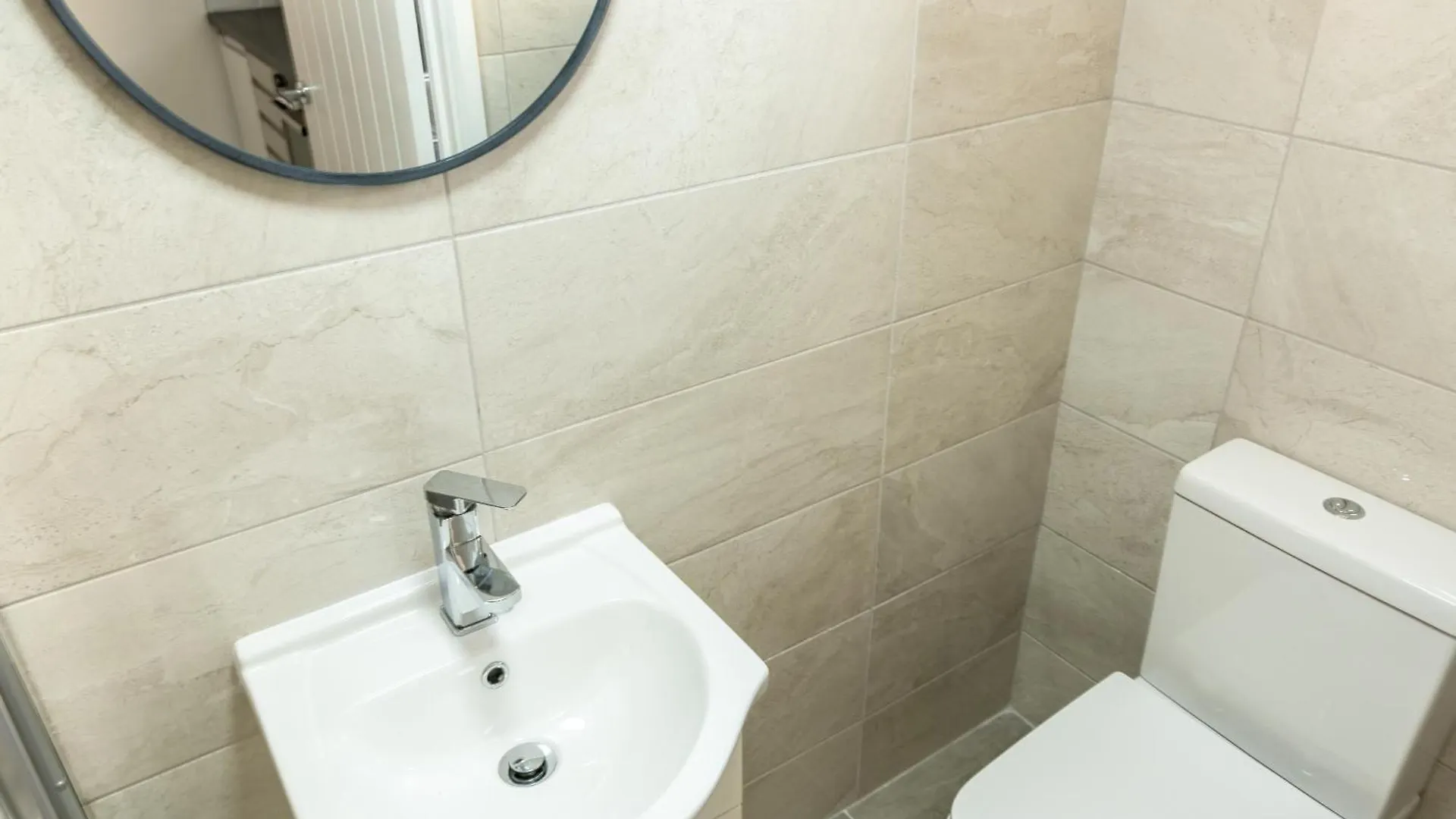 Cosy Cardiff Apartments - Garden Lounge בריטניה