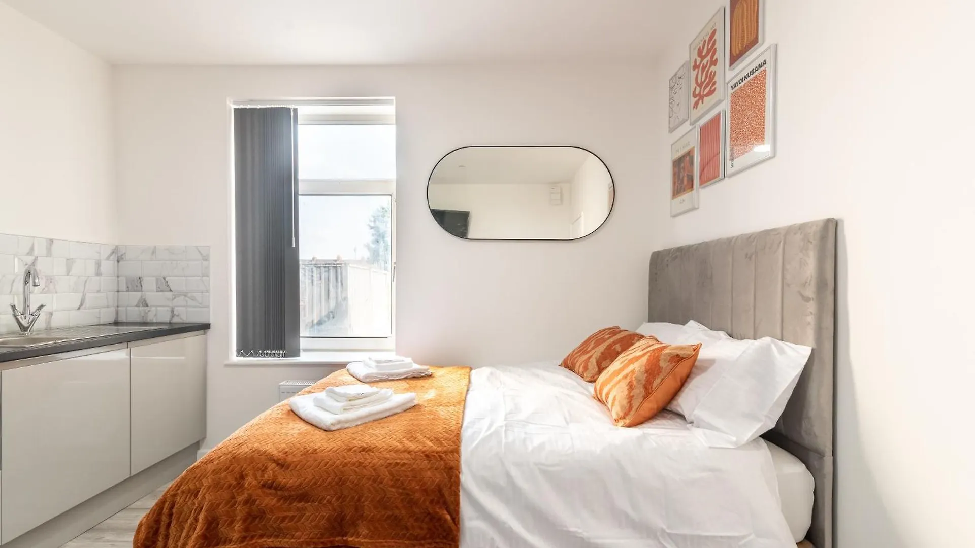 Cosy Cardiff Apartments - Garden Lounge בריטניה